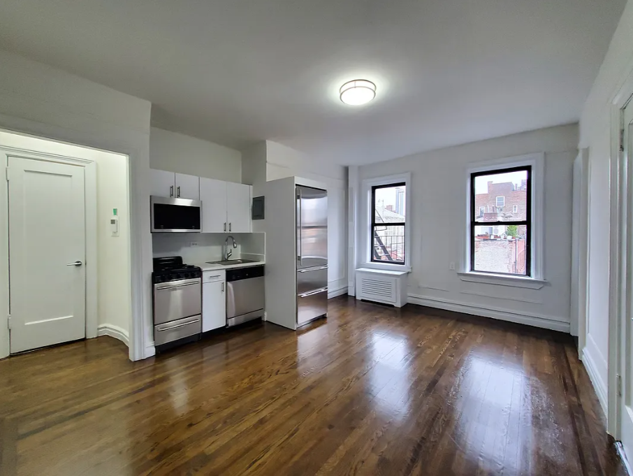 Listing photo 1 of 4