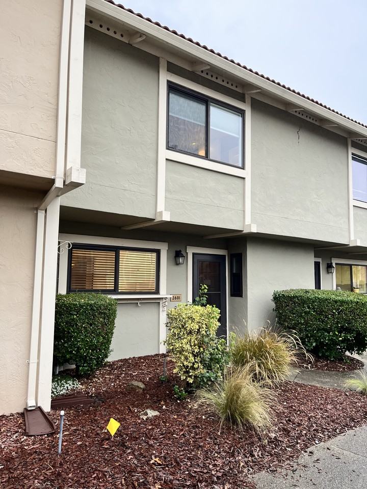 Listing photo 1 of 5