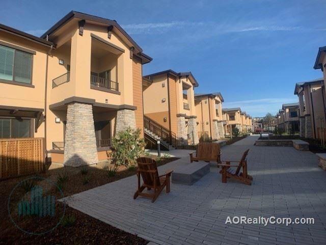 Listing photo 1 of 5