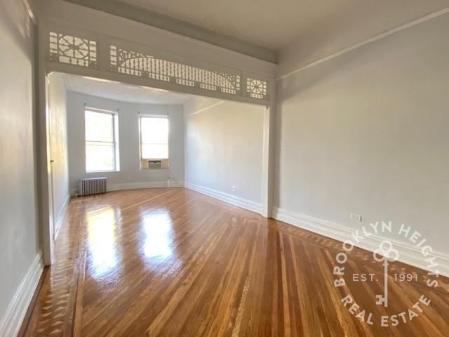 Listing photo 1 of 5