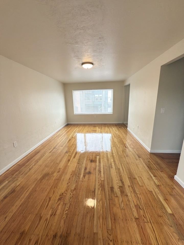 Listing photo 1 of 5