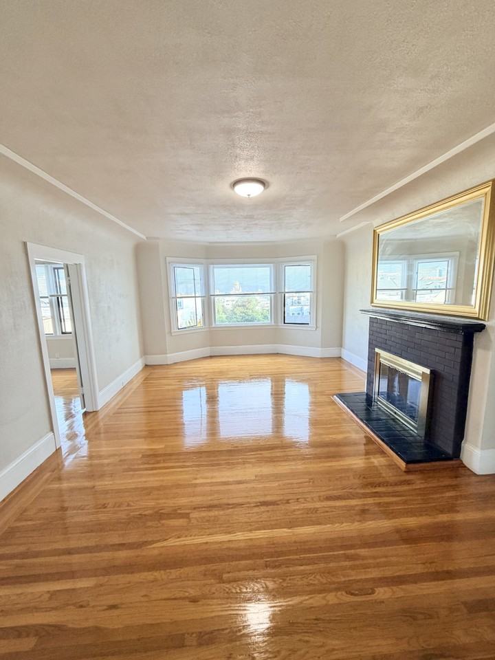 Listing photo 1 of 5