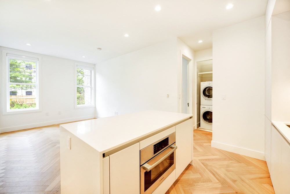 Listing photo 1 of 5