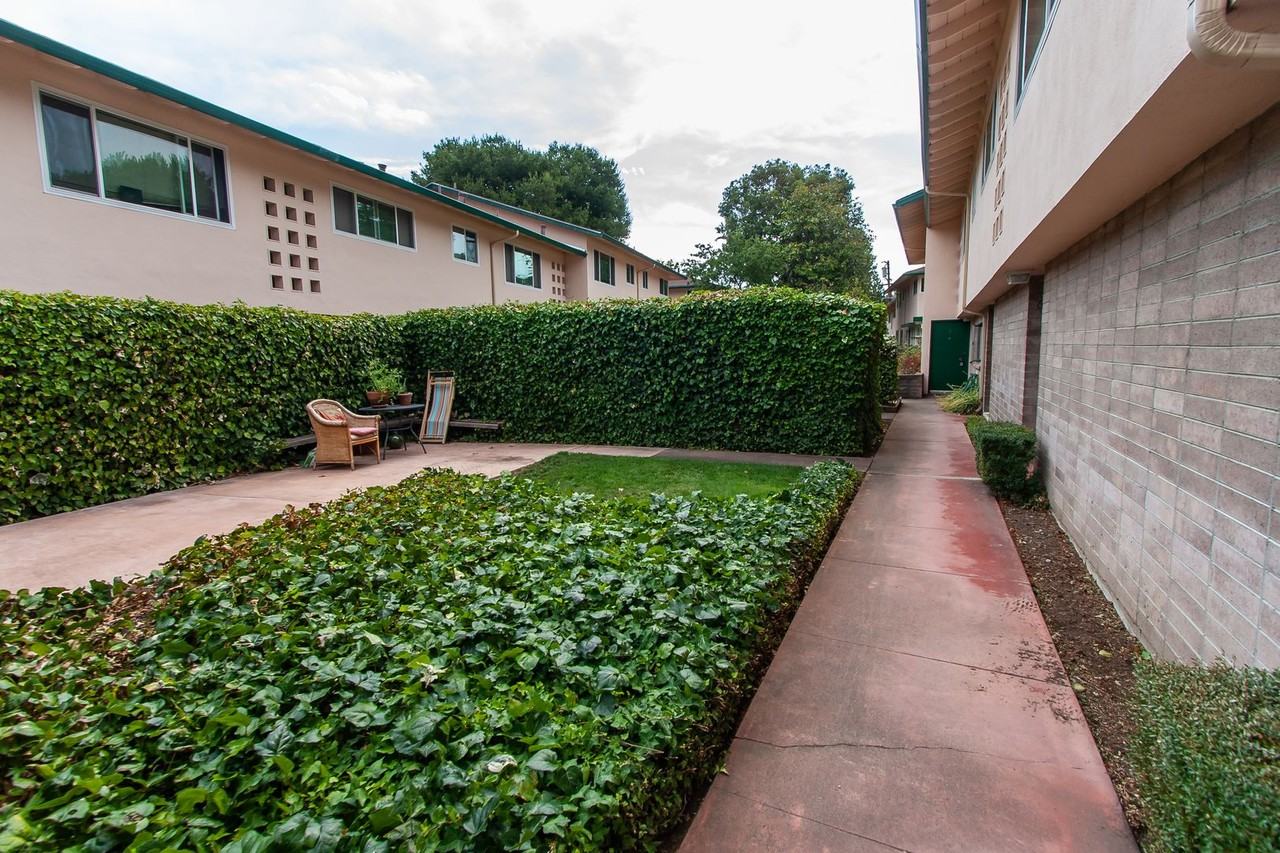 Listing photo 1 of 5