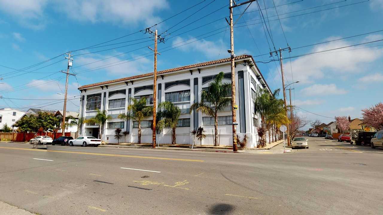 Listing photo 1 of 5