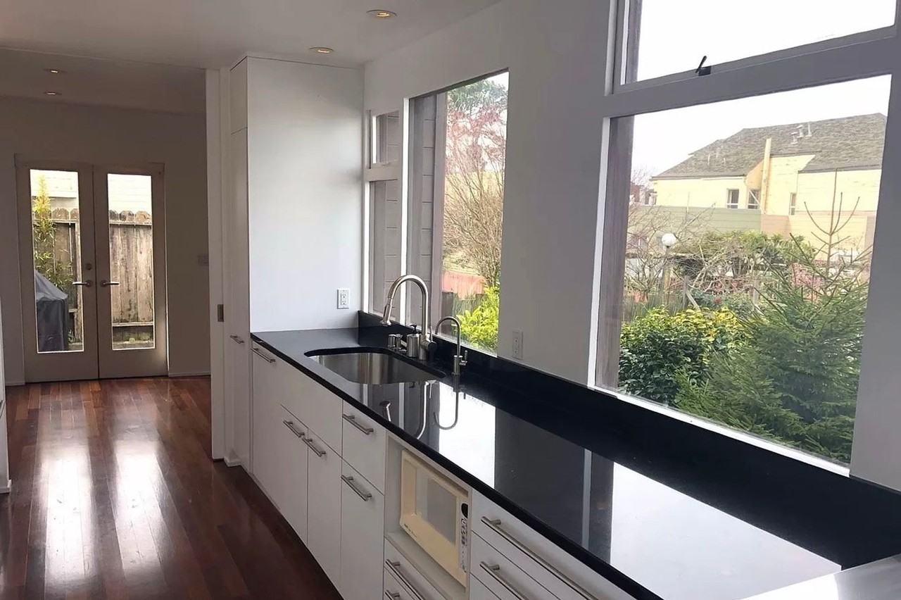 Listing photo 1 of 5