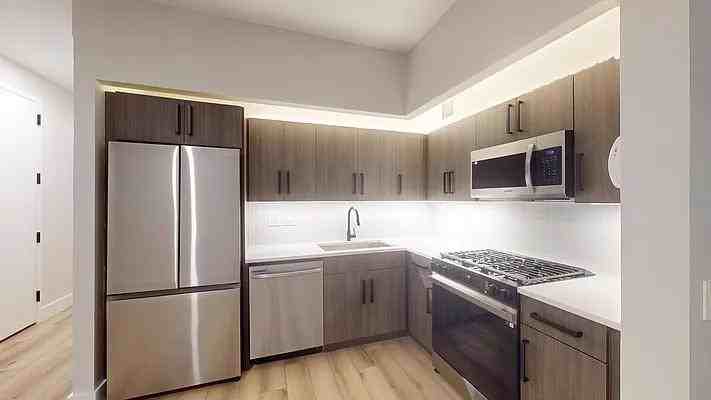 Listing photo 1 of 5