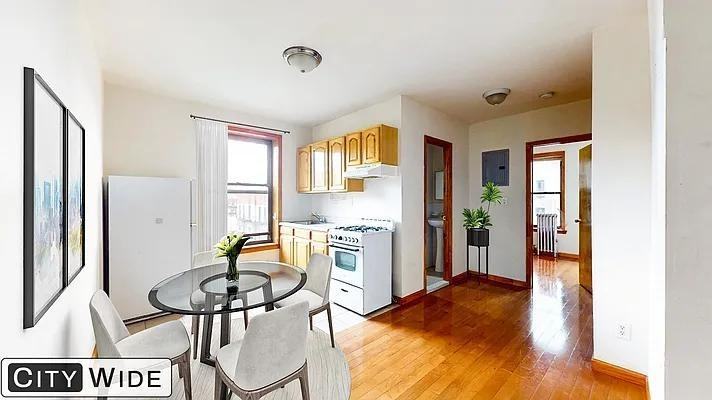 Listing photo 1 of 5