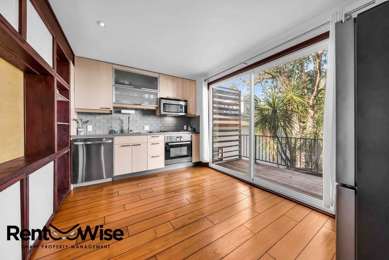 Listing photo 1 of 5