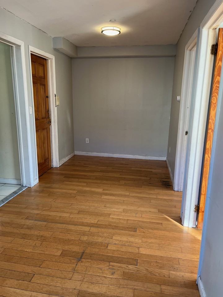 Listing photo 1 of 5