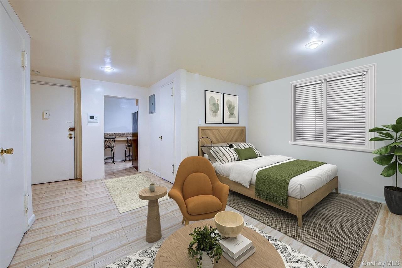 Listing photo 1 of 5