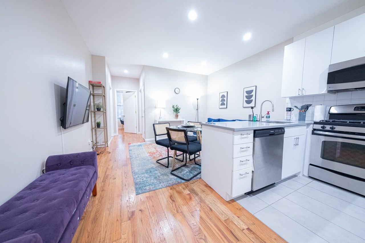 Listing photo 1 of 5