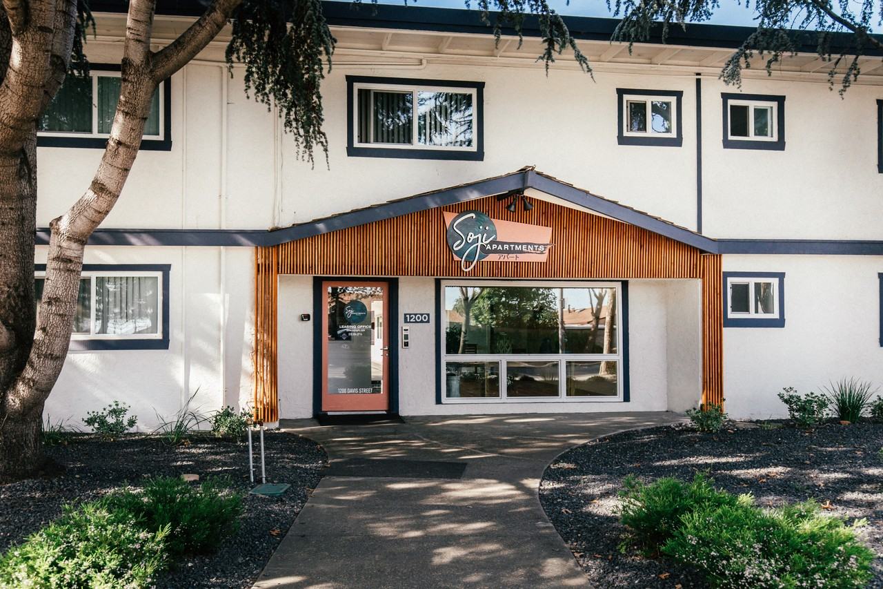 Listing photo 1 of 5