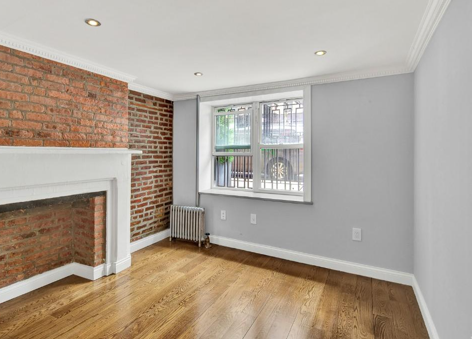 Listing photo 1 of 5