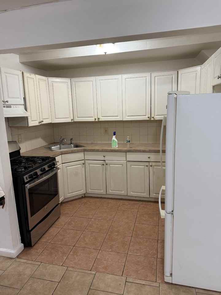 Listing photo 1 of 5