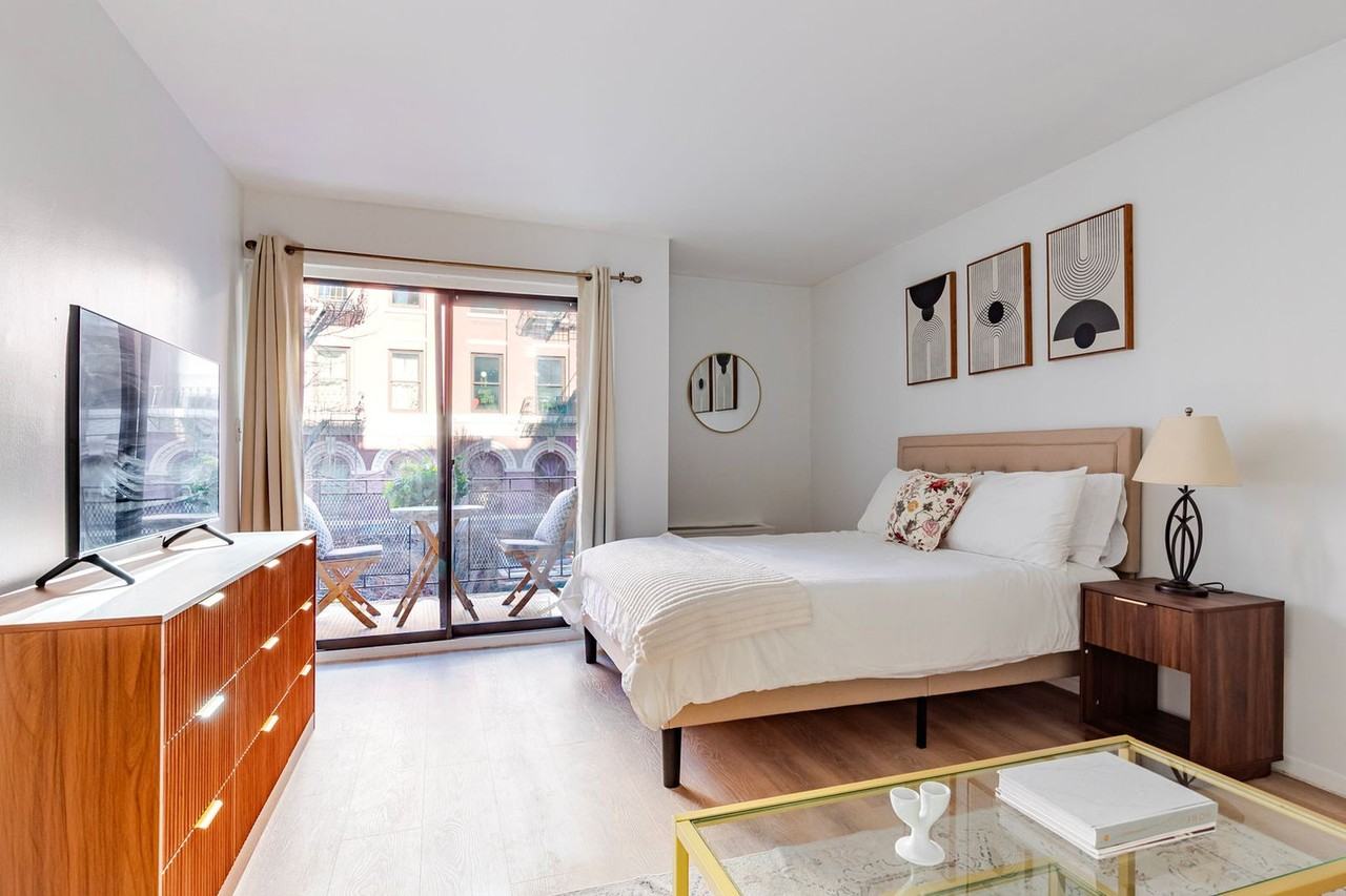 Listing photo 1 of 5