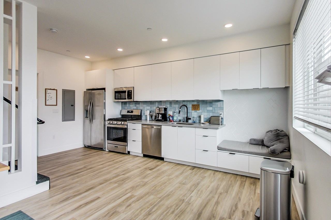 Listing photo 1 of 5