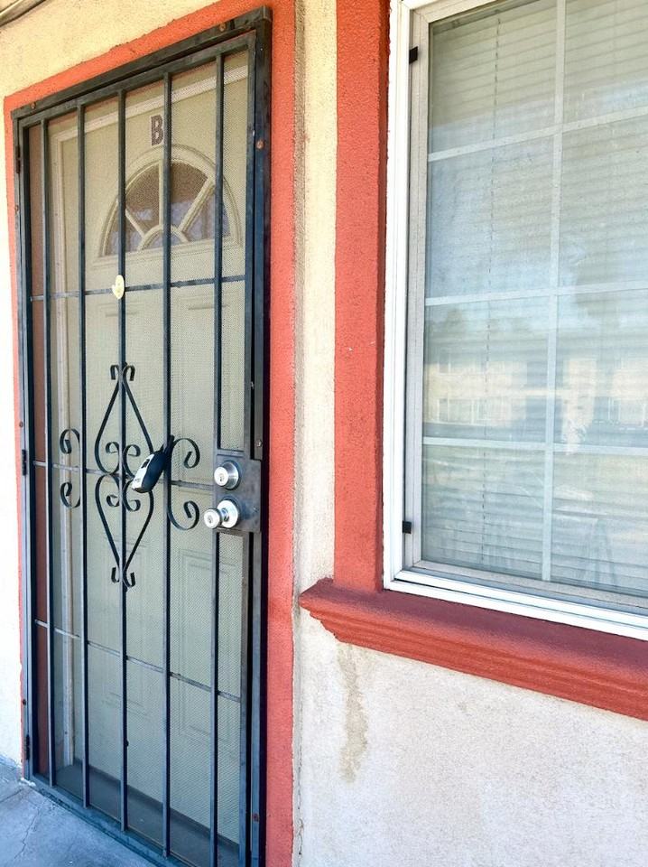 Listing photo 1 of 5