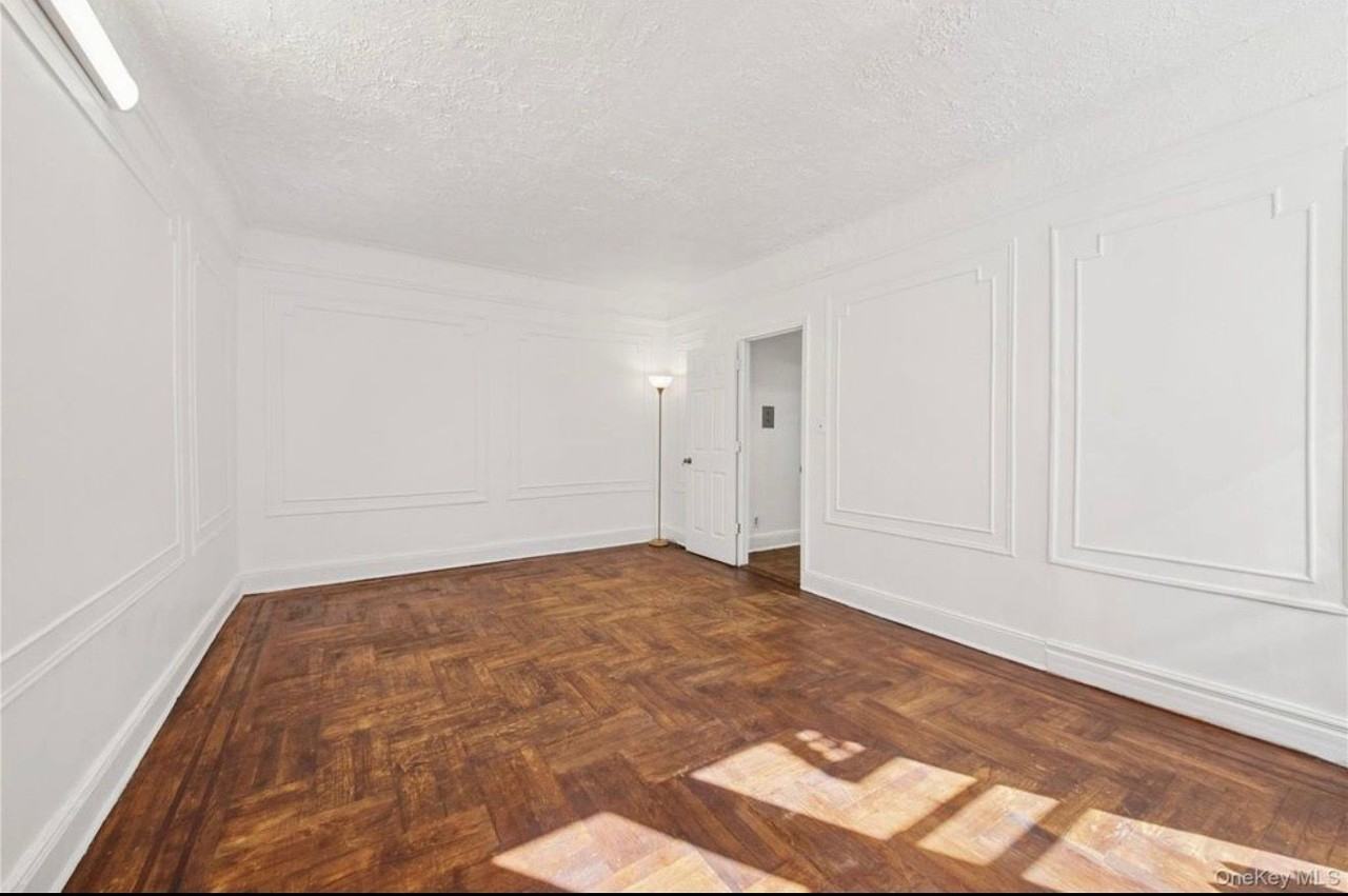 Listing photo 1 of 4