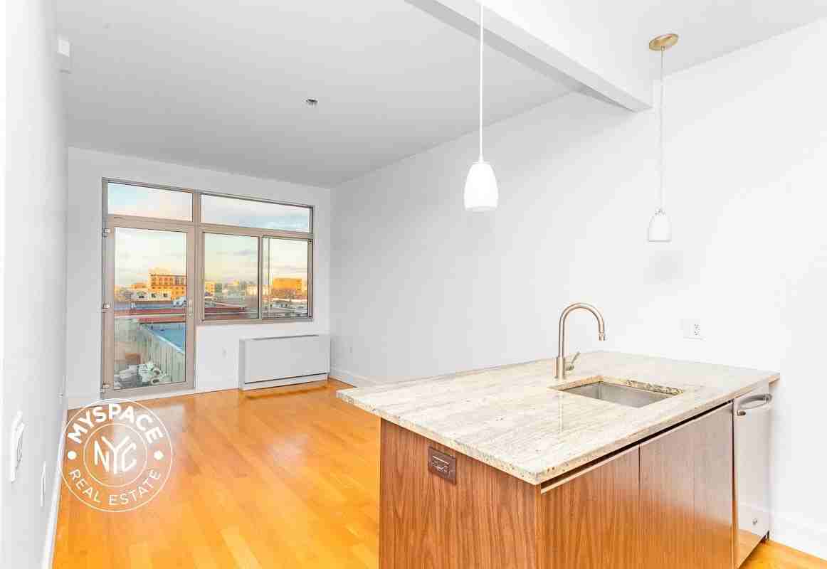 Listing photo 1 of 5