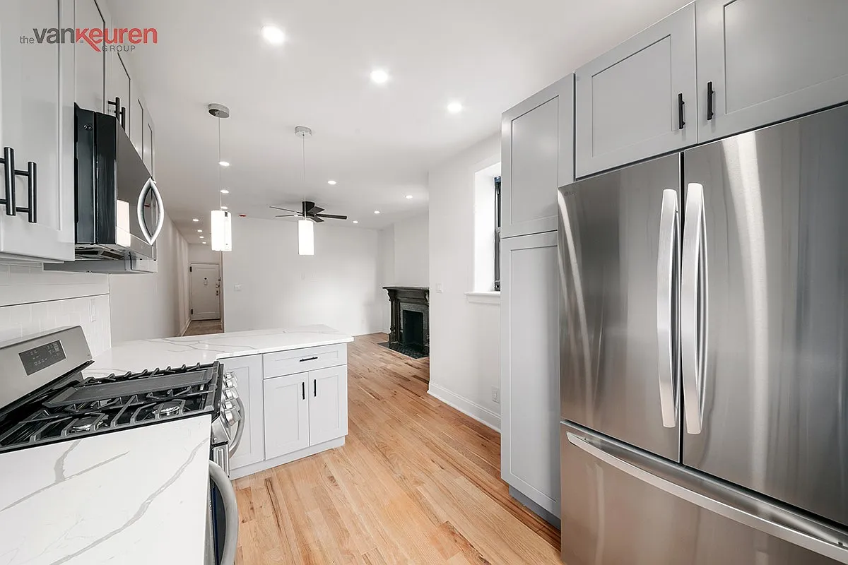 Listing photo 1 of 5