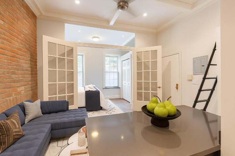 Listing photo 1 of 5