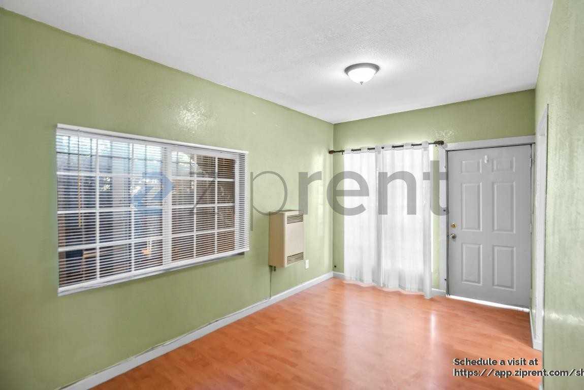 Listing photo 1 of 5