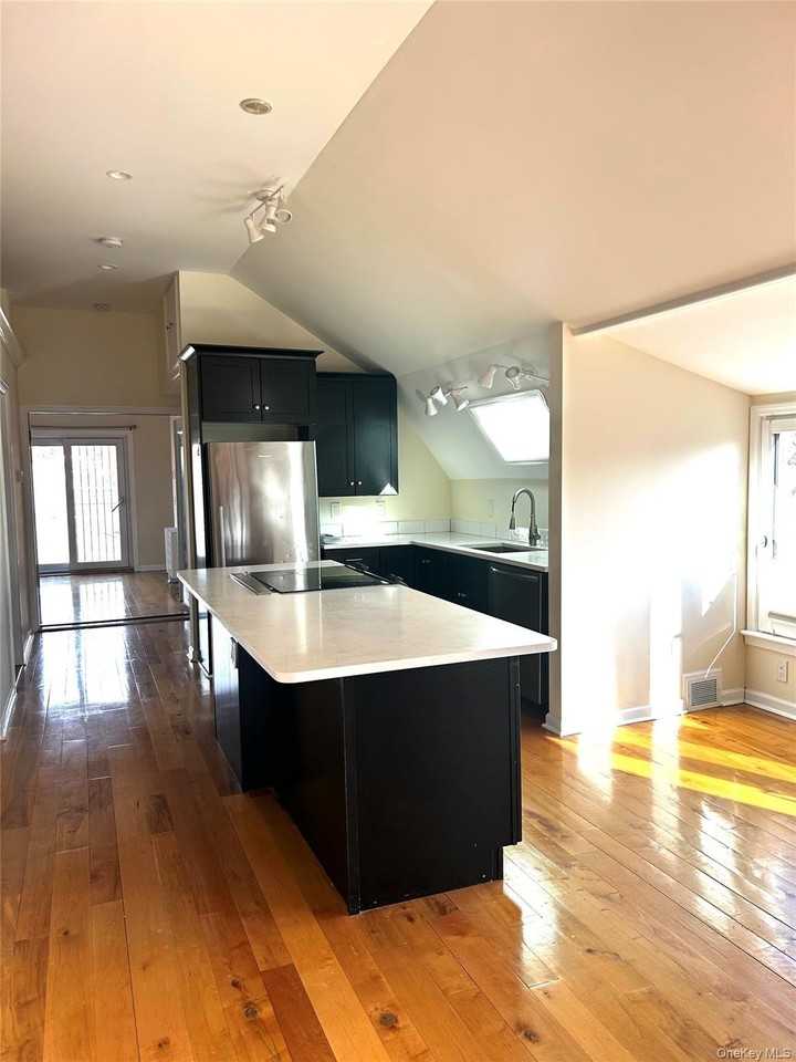 Listing photo 1 of 5