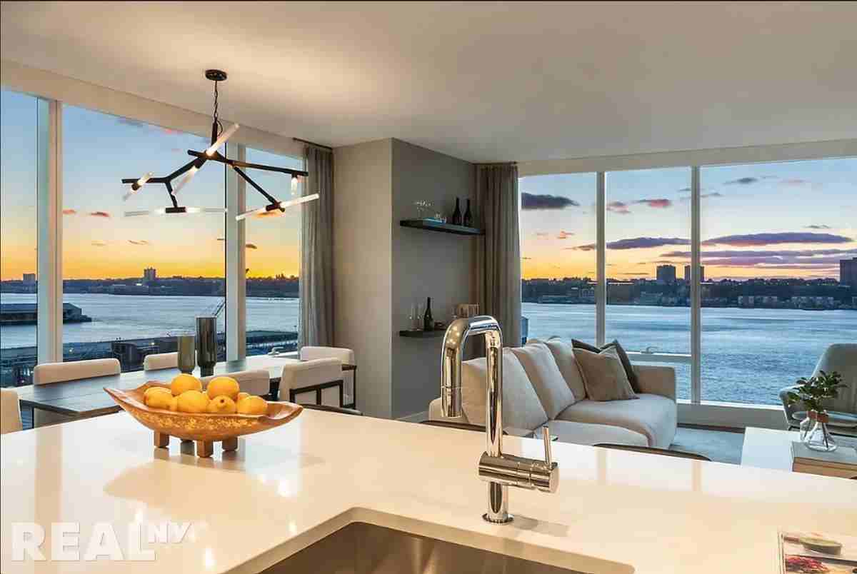 Listing photo 1 of 5