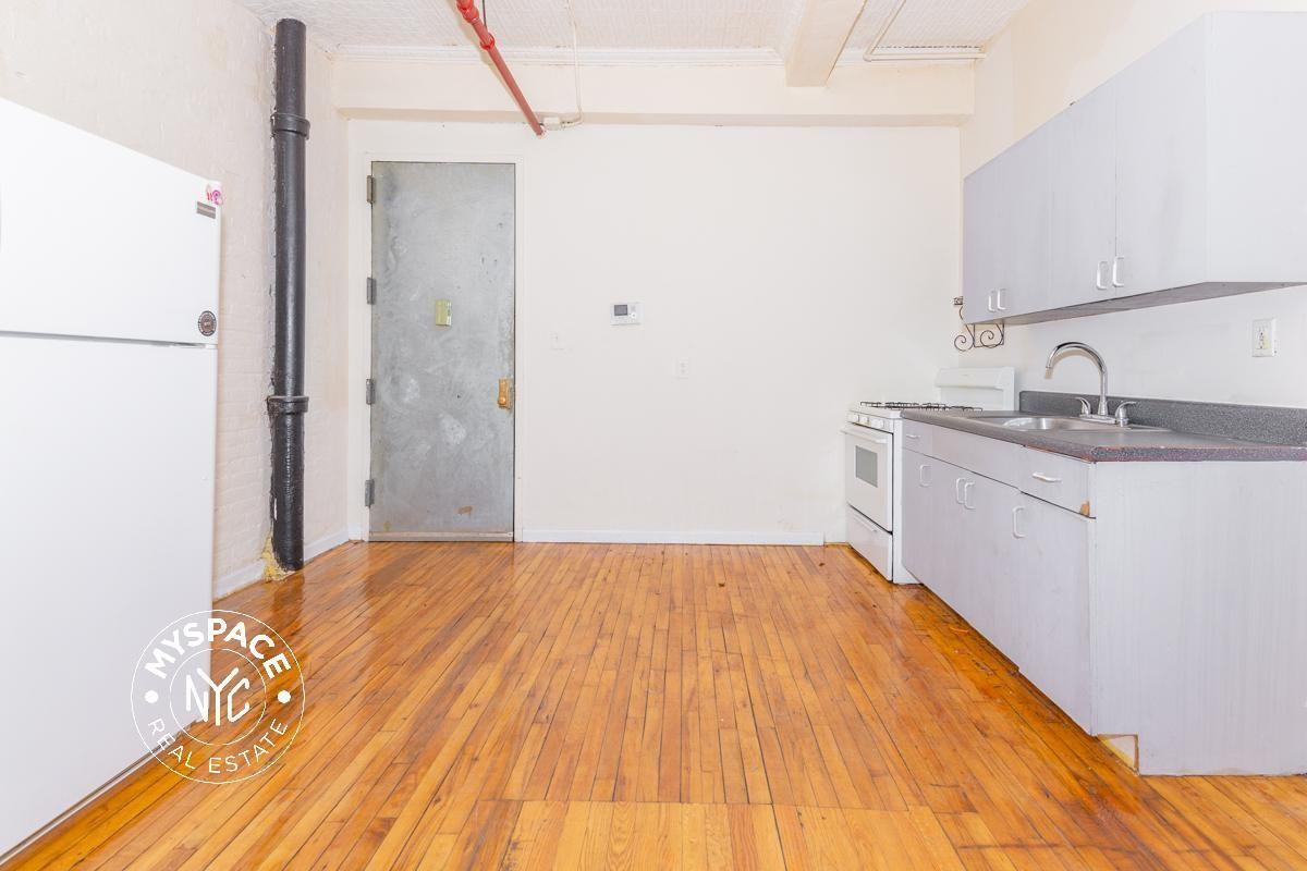 Listing photo 1 of 5