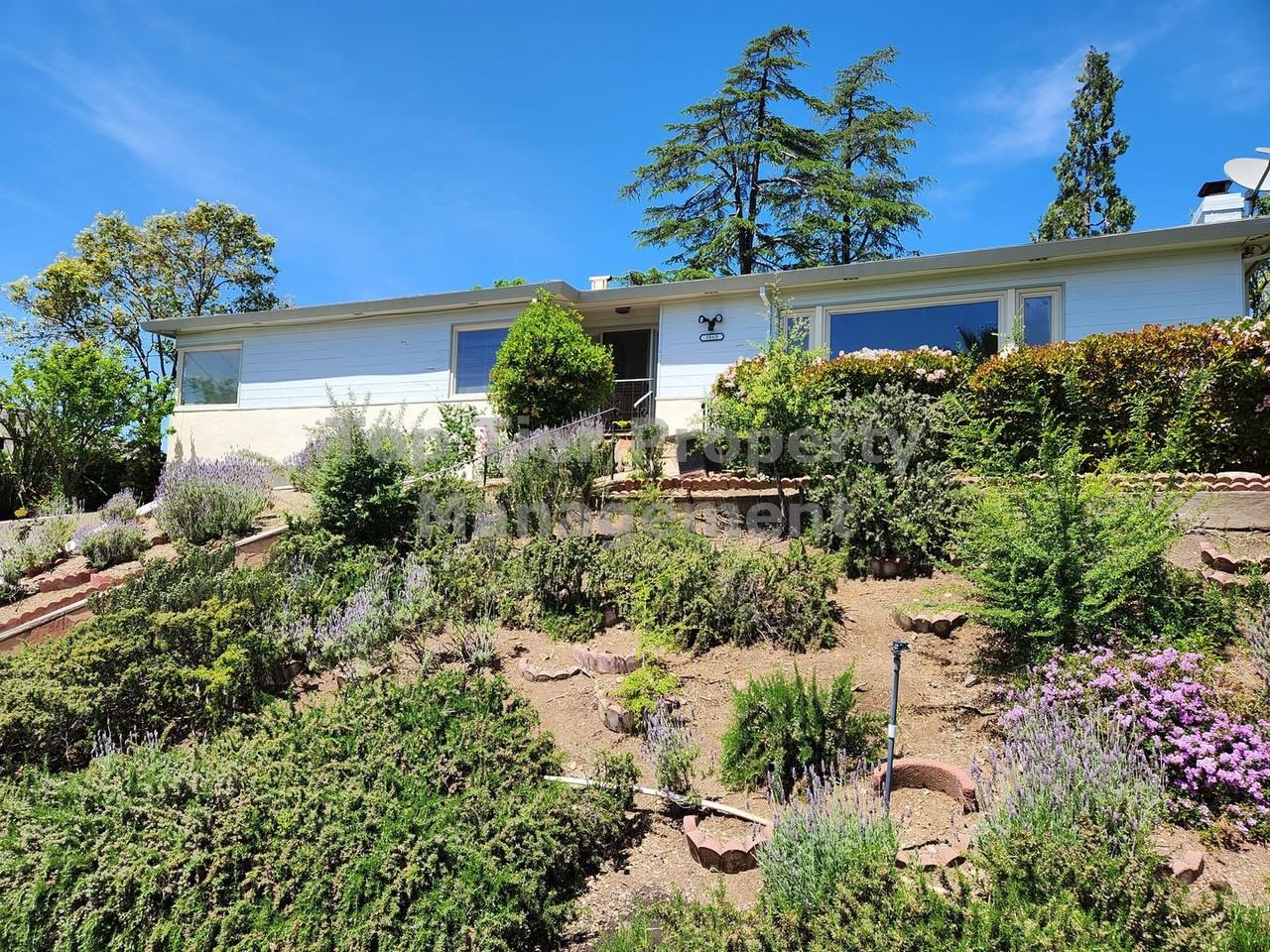 Listing photo 1 of 5