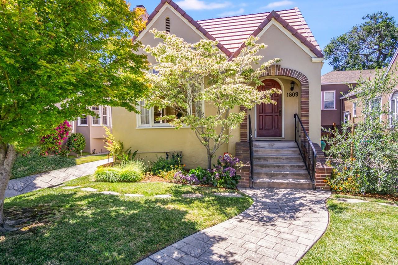 Listing photo 1 of 5