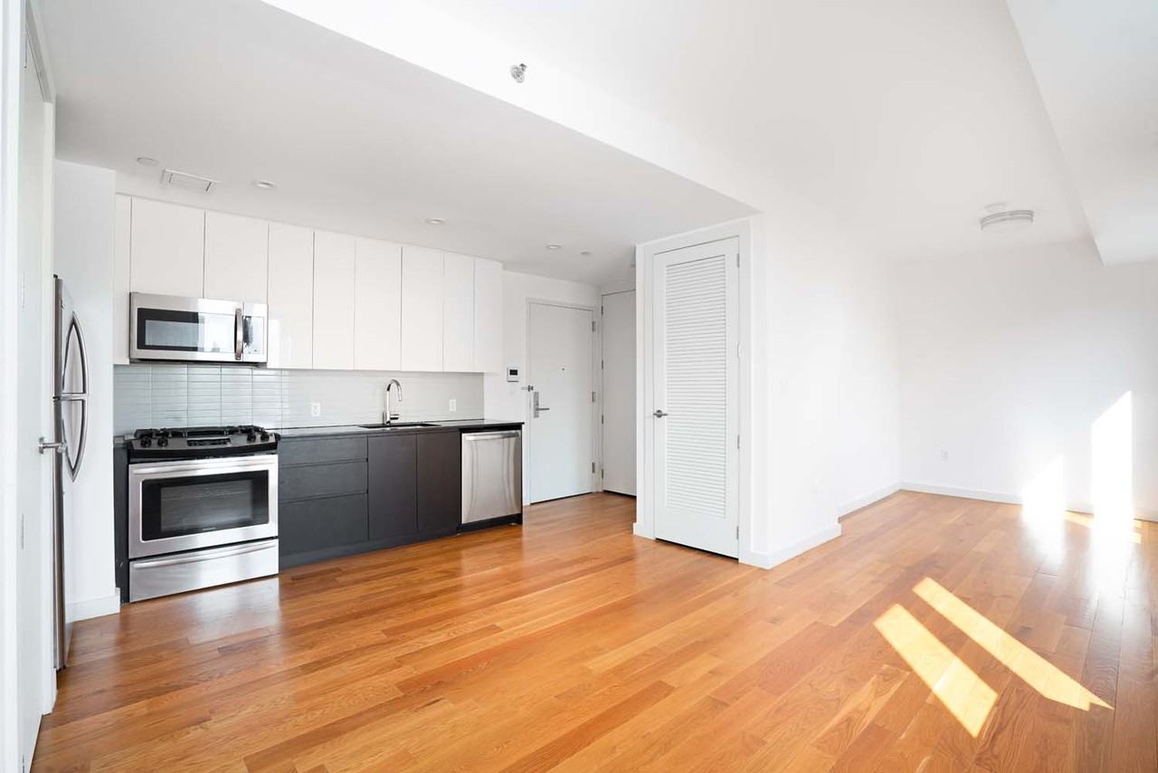 Listing photo 1 of 5