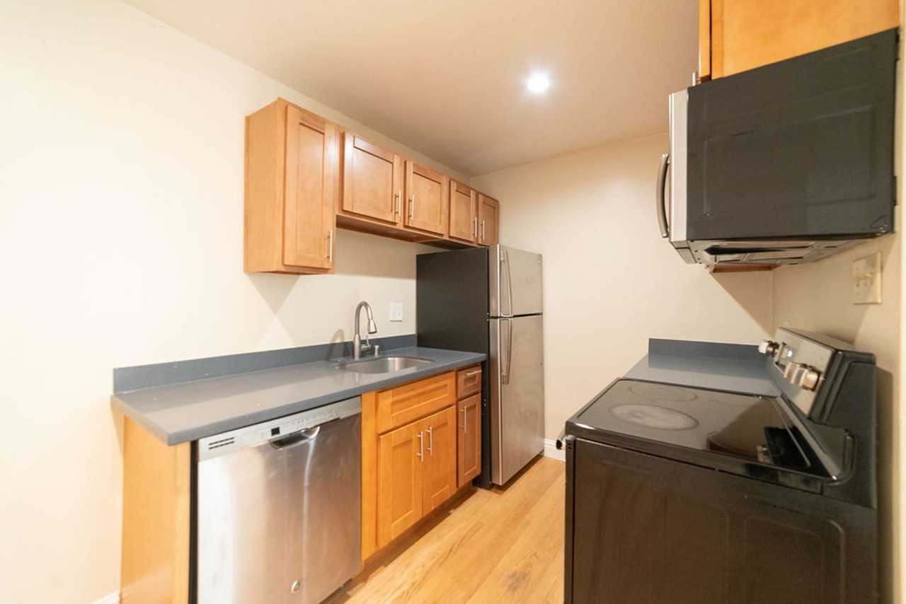 Listing photo 1 of 5