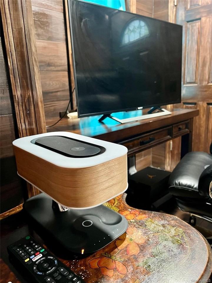 Listing photo 1 of 4