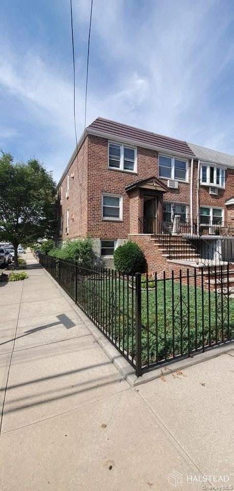 Listing photo 1 of 5