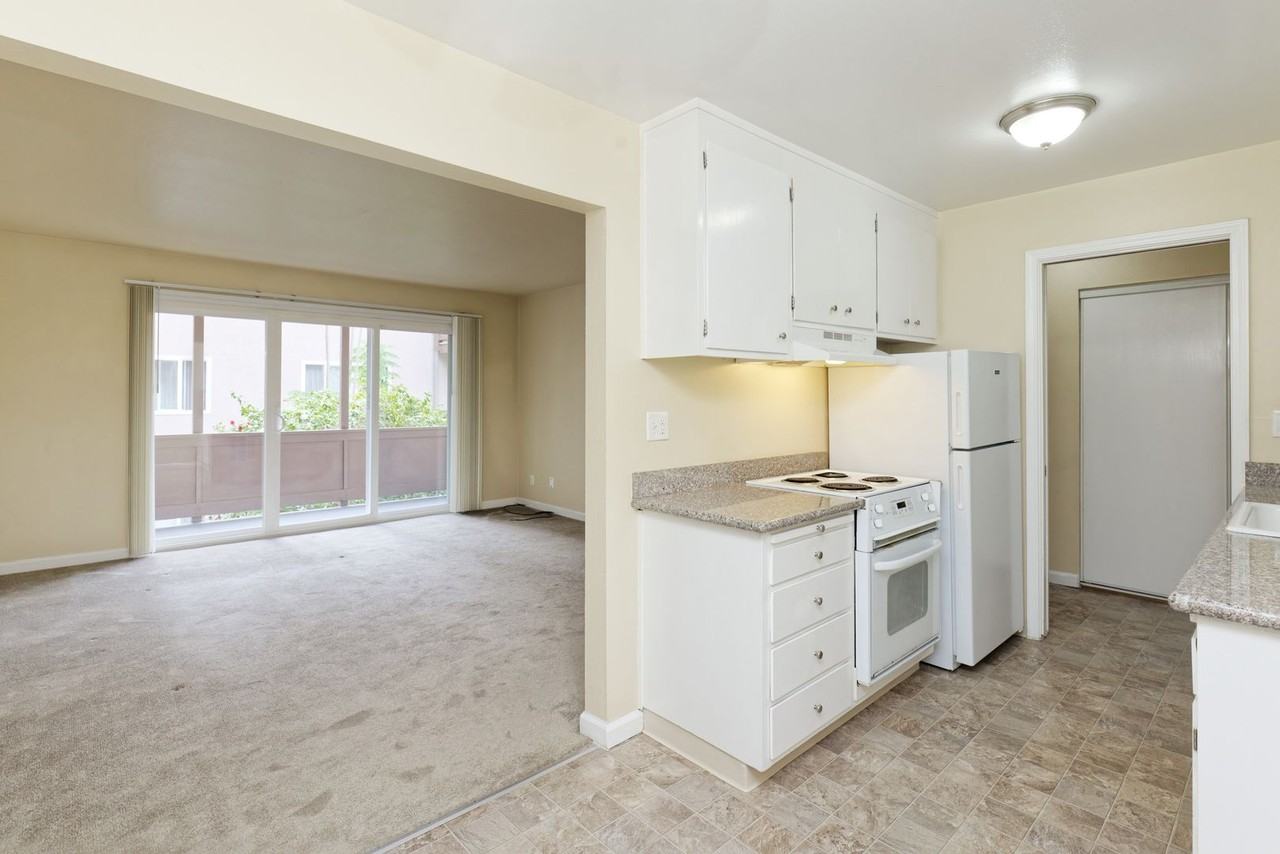 Listing photo 1 of 5