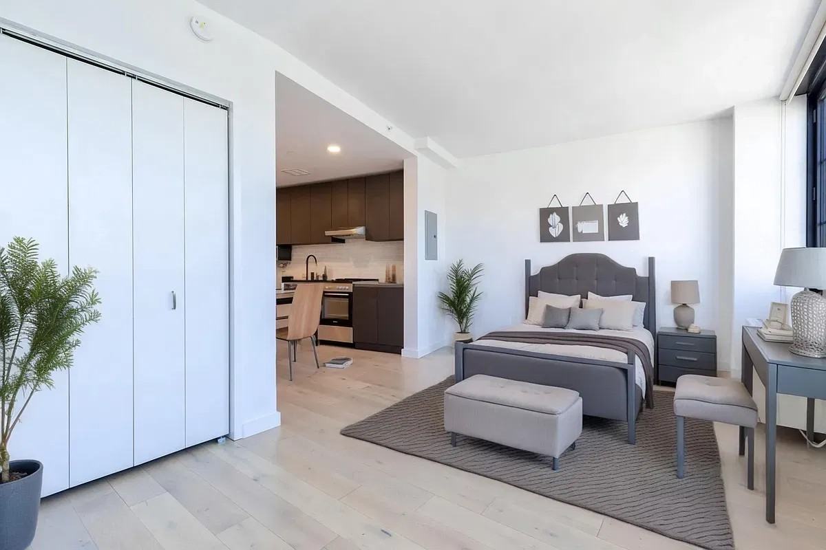 Listing photo 1 of 5