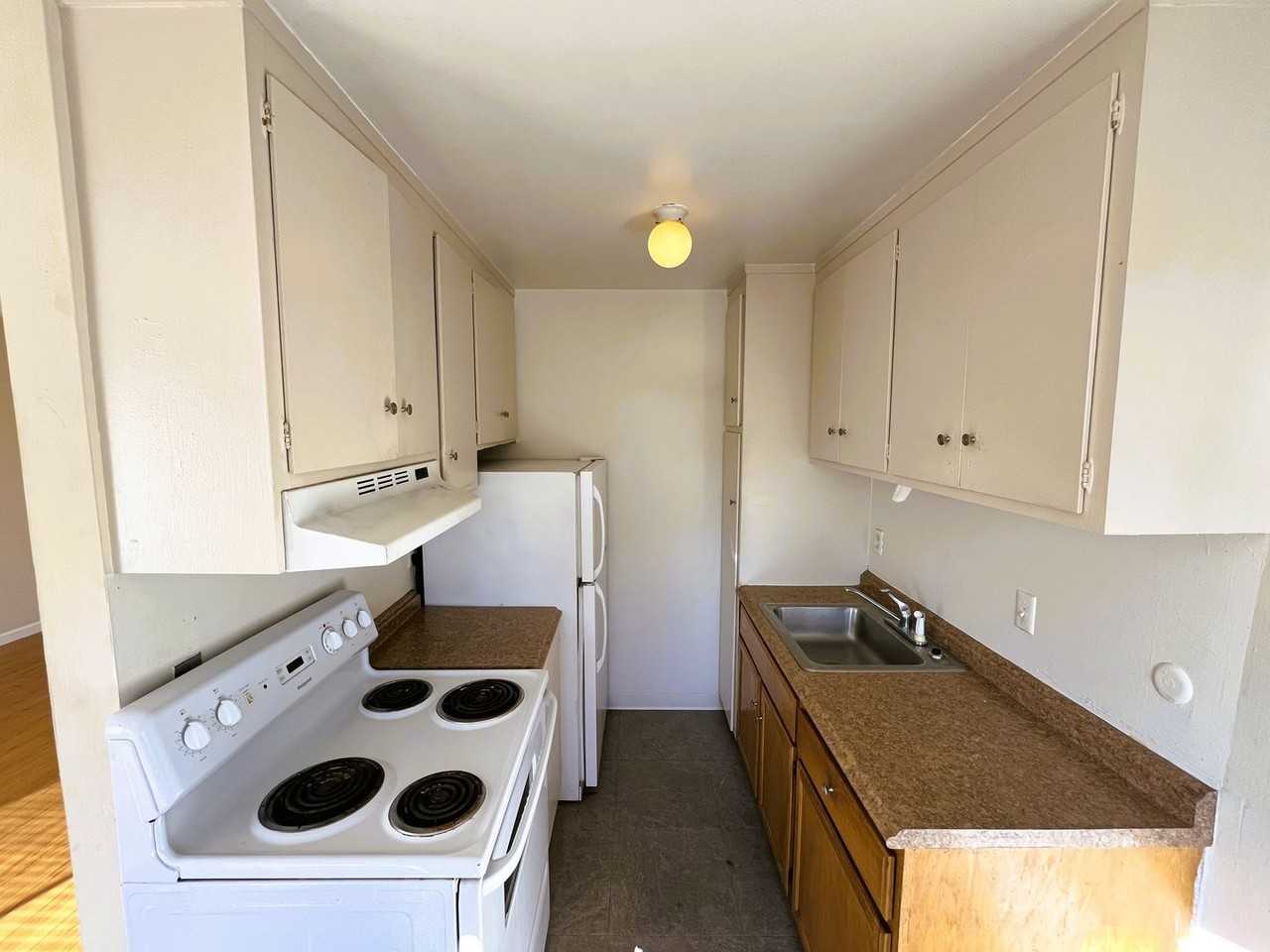 Listing photo 1 of 5