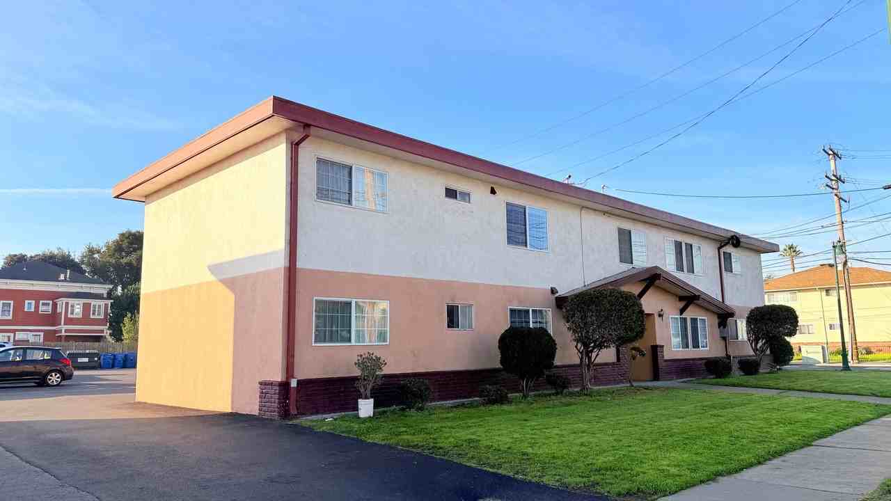Listing photo 1 of 5