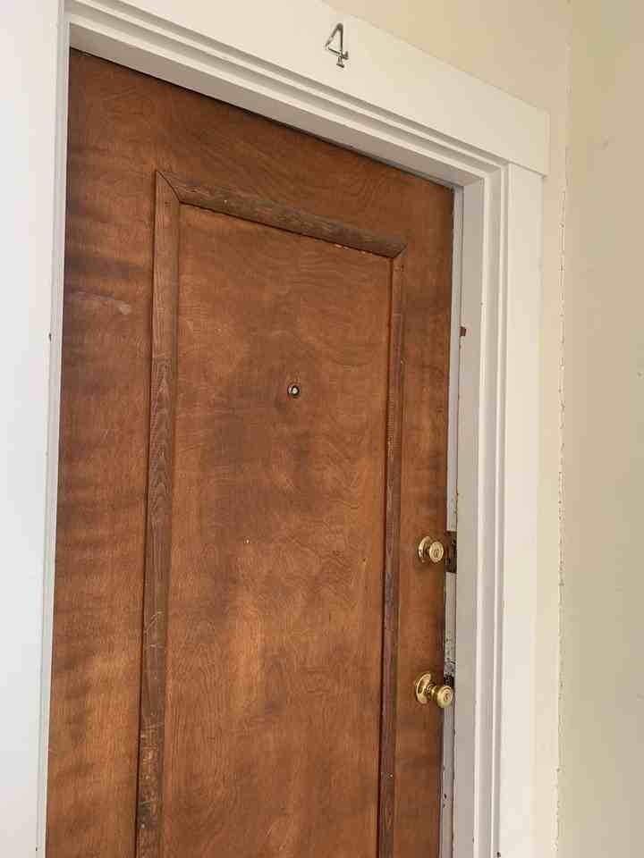 Listing photo 1 of 5