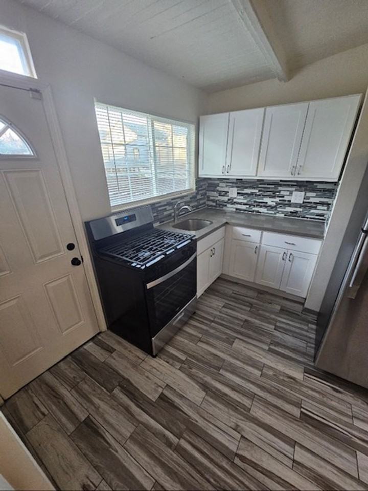 Listing photo 1 of 5