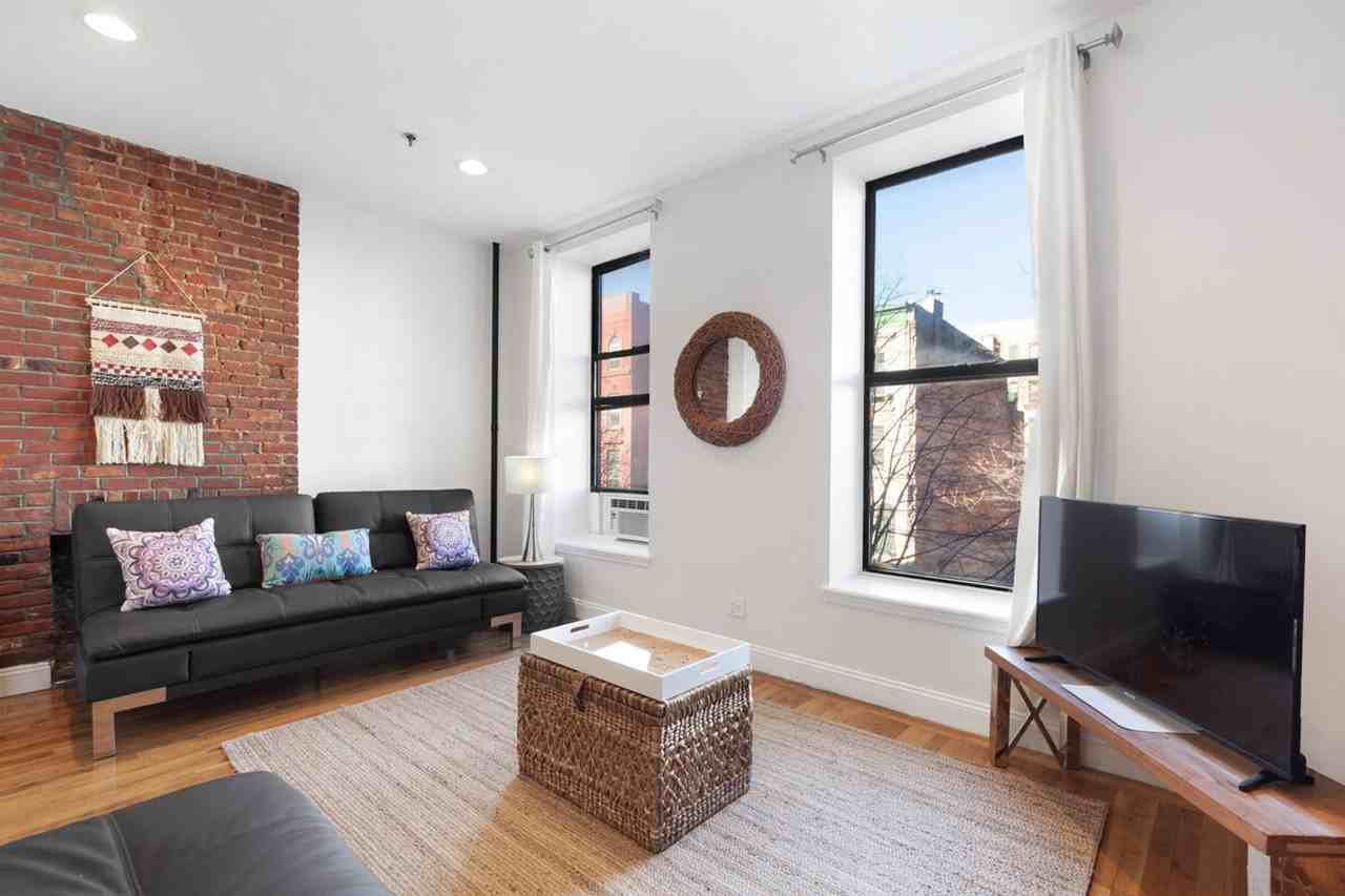 Listing photo 1 of 5