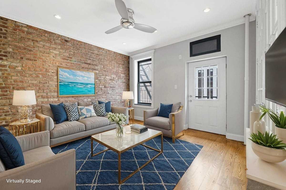 Listing photo 1 of 5