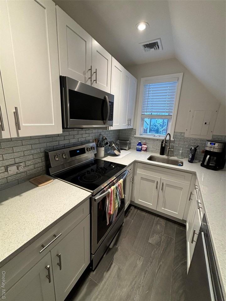 Listing photo 1 of 5