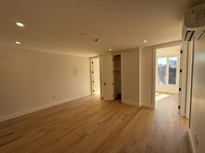 Listing photo 1 of 5