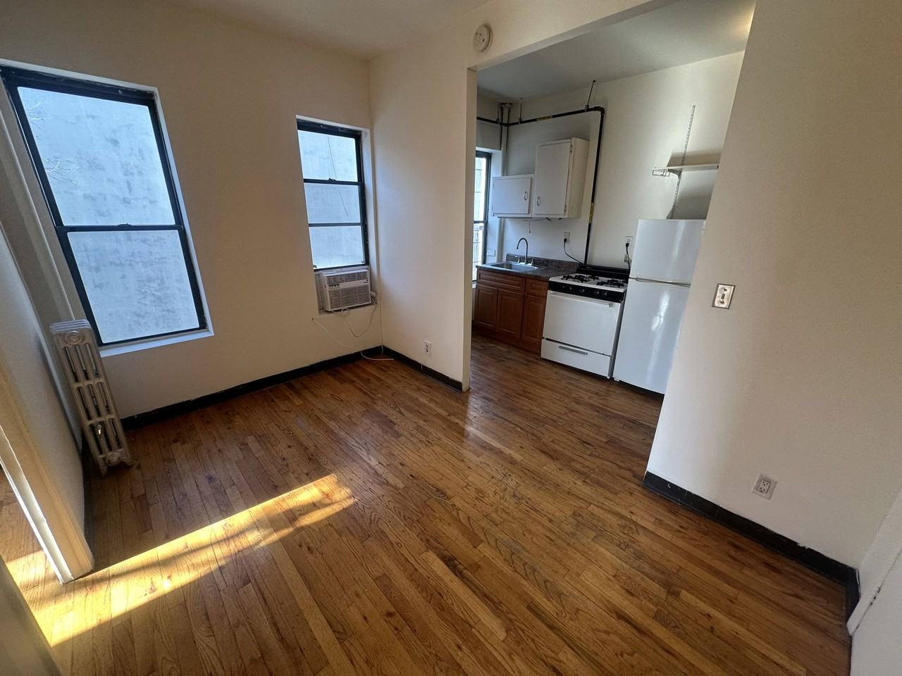 Listing photo 1 of 5