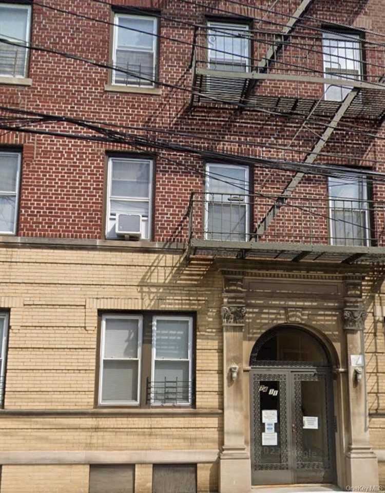 Listing photo 1 of 4