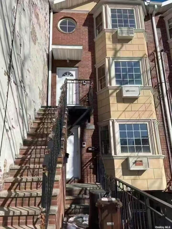 Listing photo 1 of 3