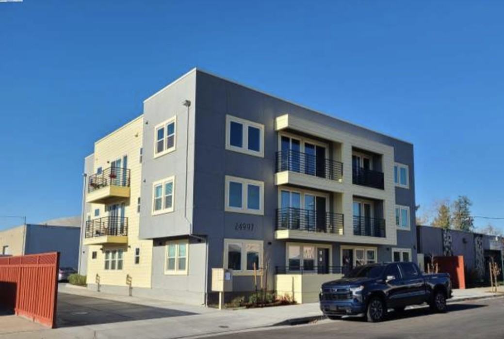 Listing photo 1 of 5